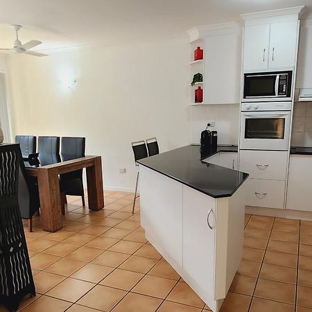 La Villa At Beach Court Airlie Beach Dış mekan fotoğraf